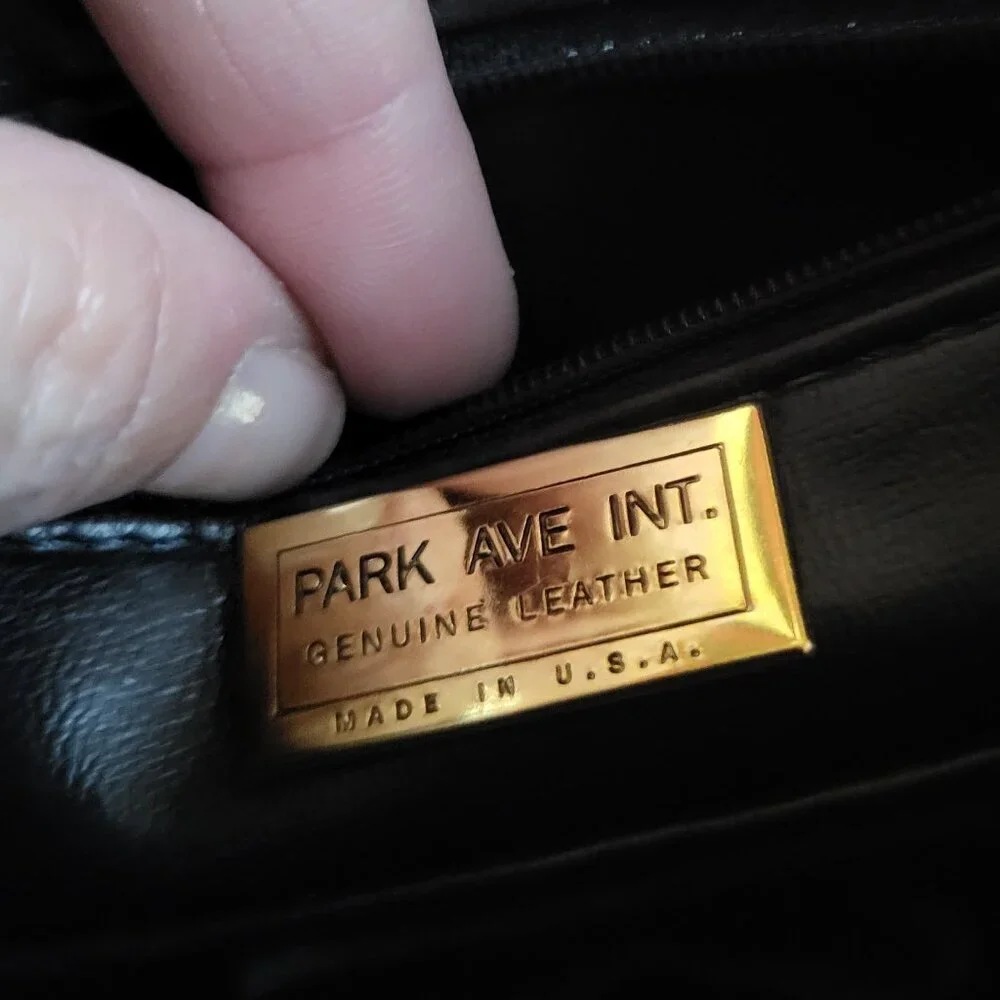 VINTAGE PARK AVENUE INTERNATIONAL BLACK LEATHER SUEDE CROSSBODY BAG